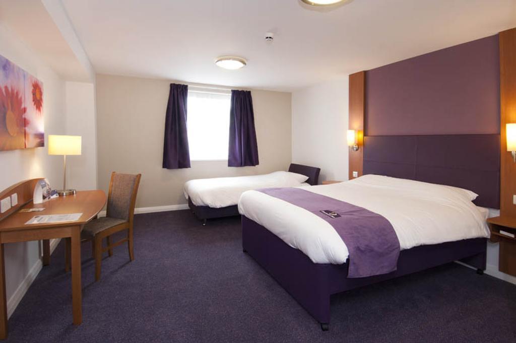 Premier Inn Falkirk East الغرفة الصورة
