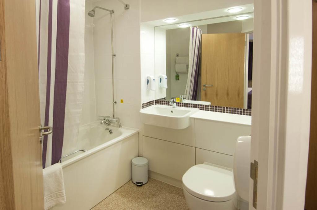 Premier Inn Falkirk East الغرفة الصورة